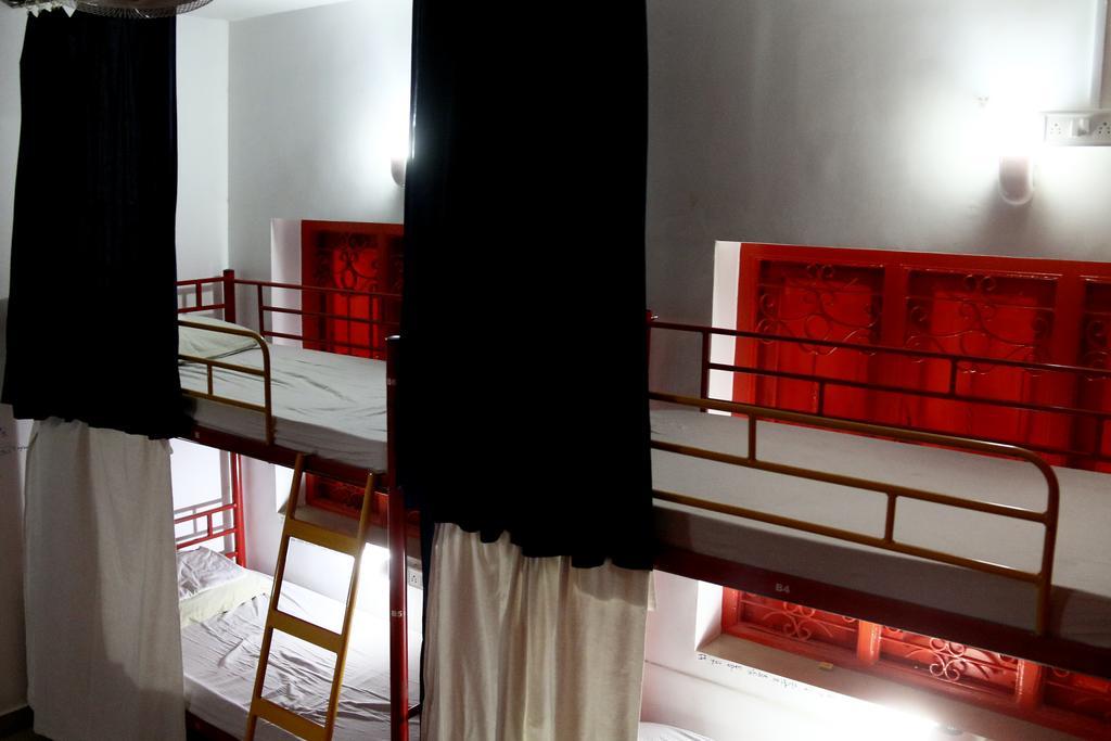 Red Lollipop Hostel Chennai Exterior photo