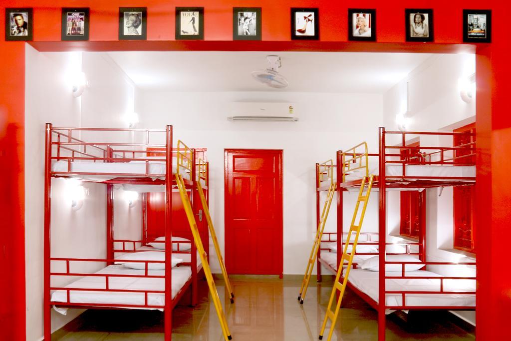Red Lollipop Hostel Chennai Exterior photo